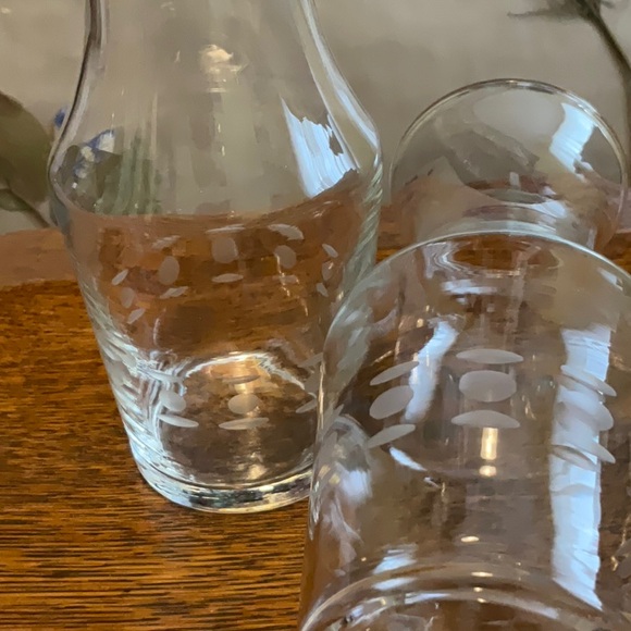 3 for $20 item - Pair of Vintage Wine Decanters - Picture 4 of 6